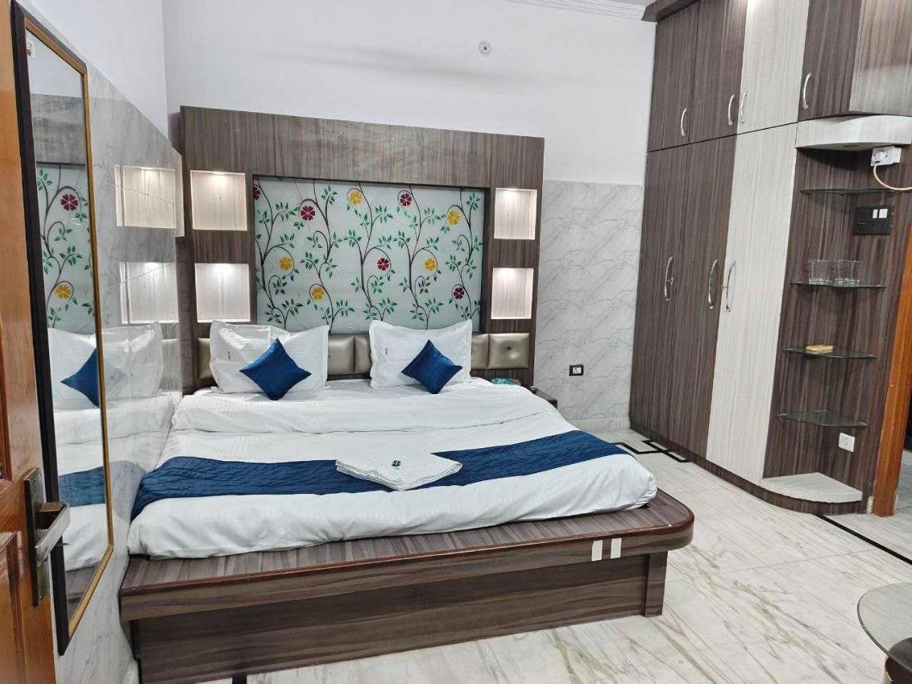 O Cs Clark Hotel 3*