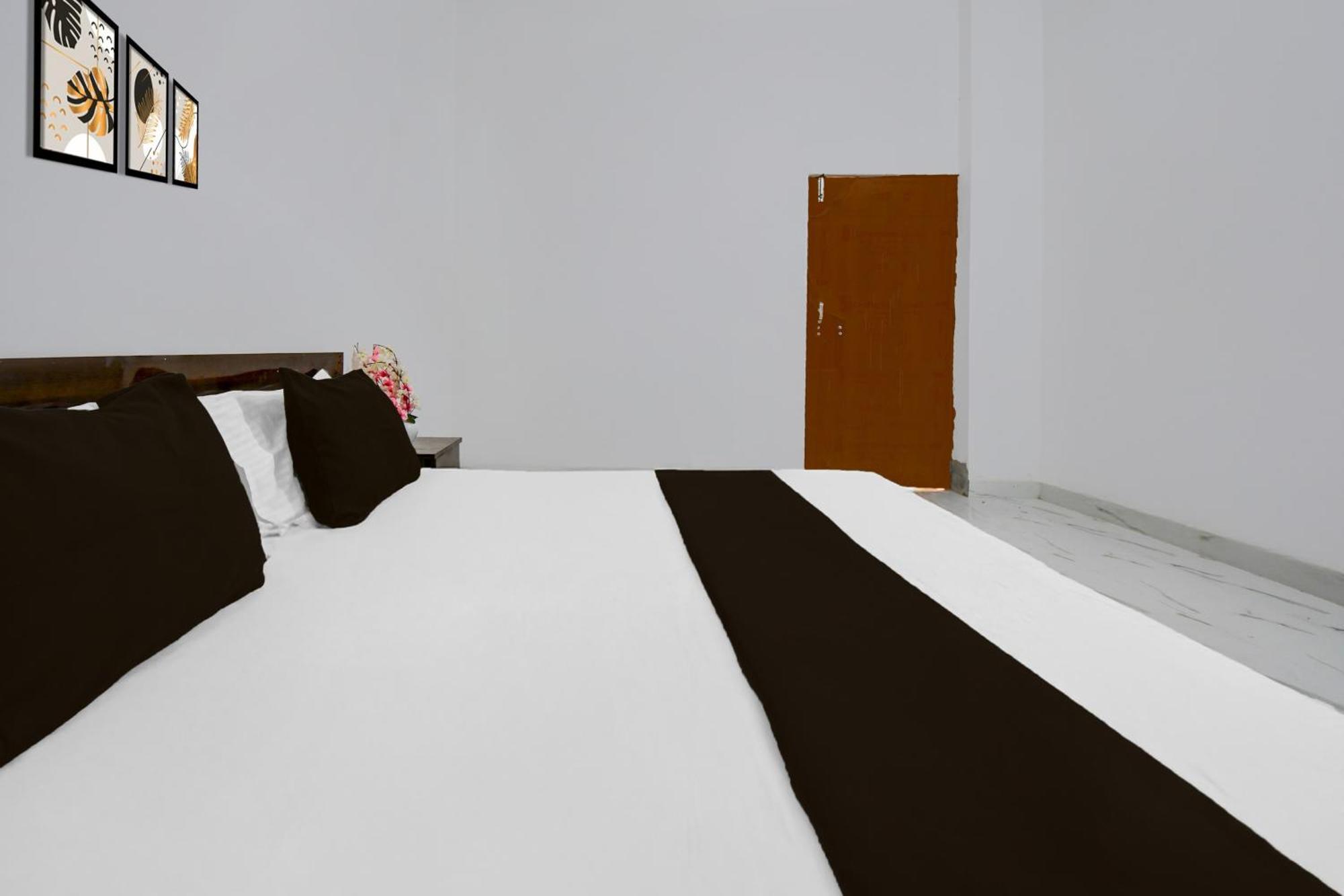 Hotel O Cs Clark Lucknow