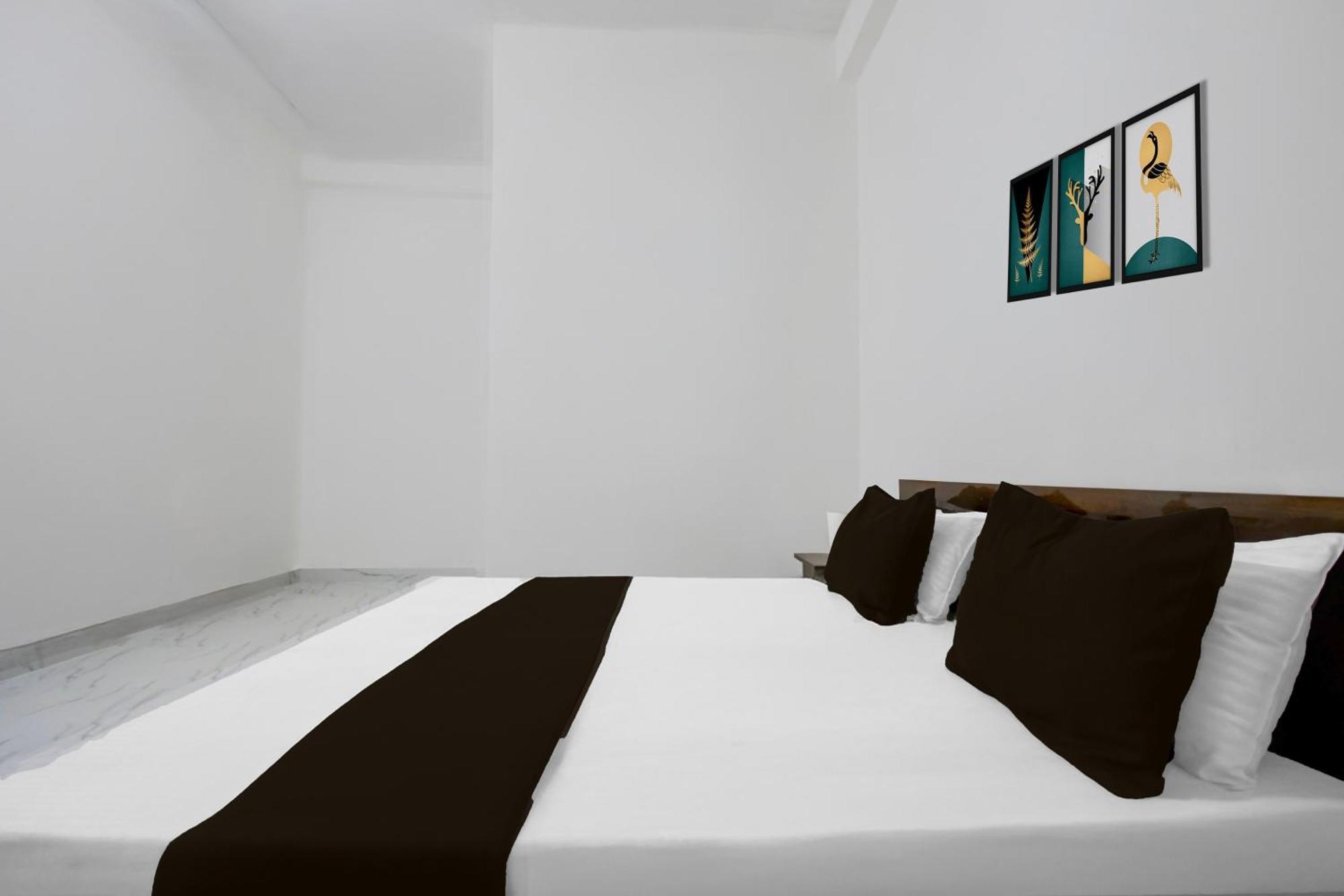 Hotel O Cs Clark Lucknow
